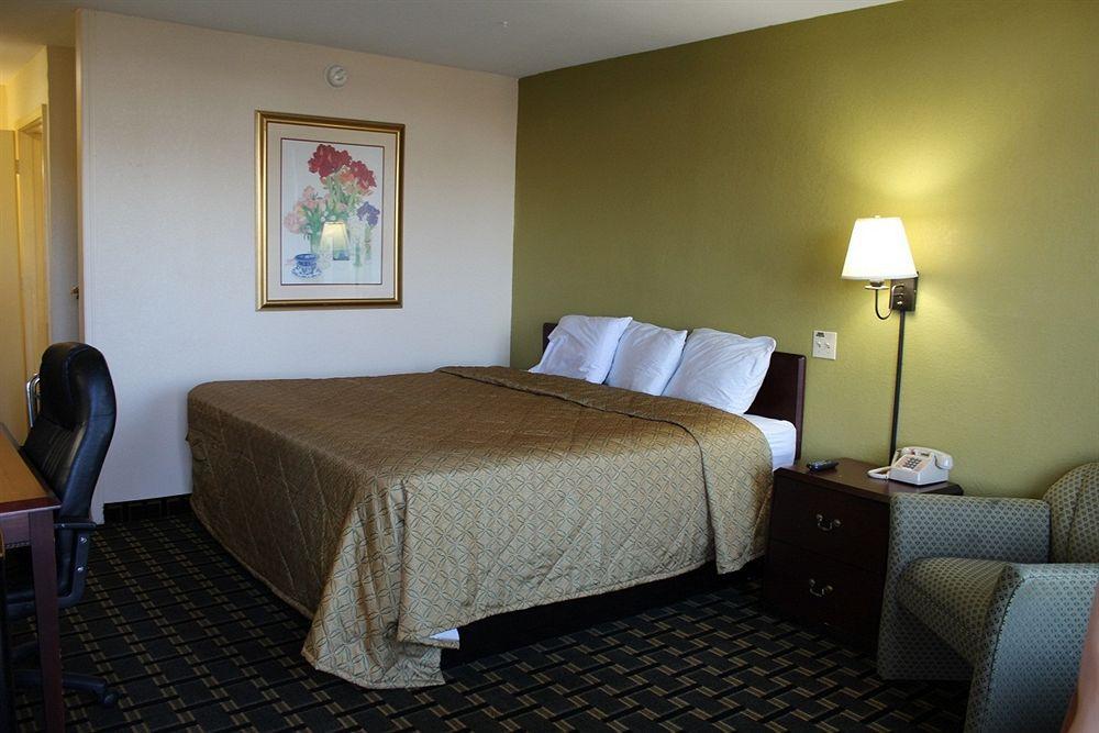 Red Roof Inn & Suites Greenwood, Sc Exterior photo