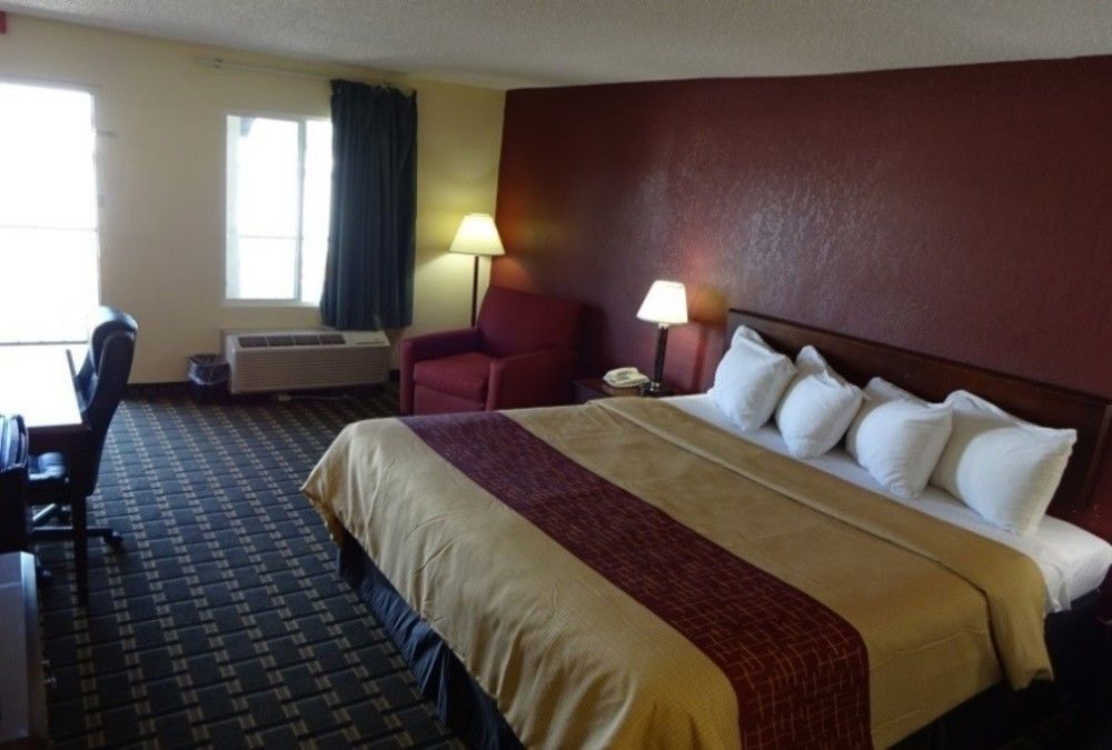 Red Roof Inn & Suites Greenwood, Sc Exterior photo