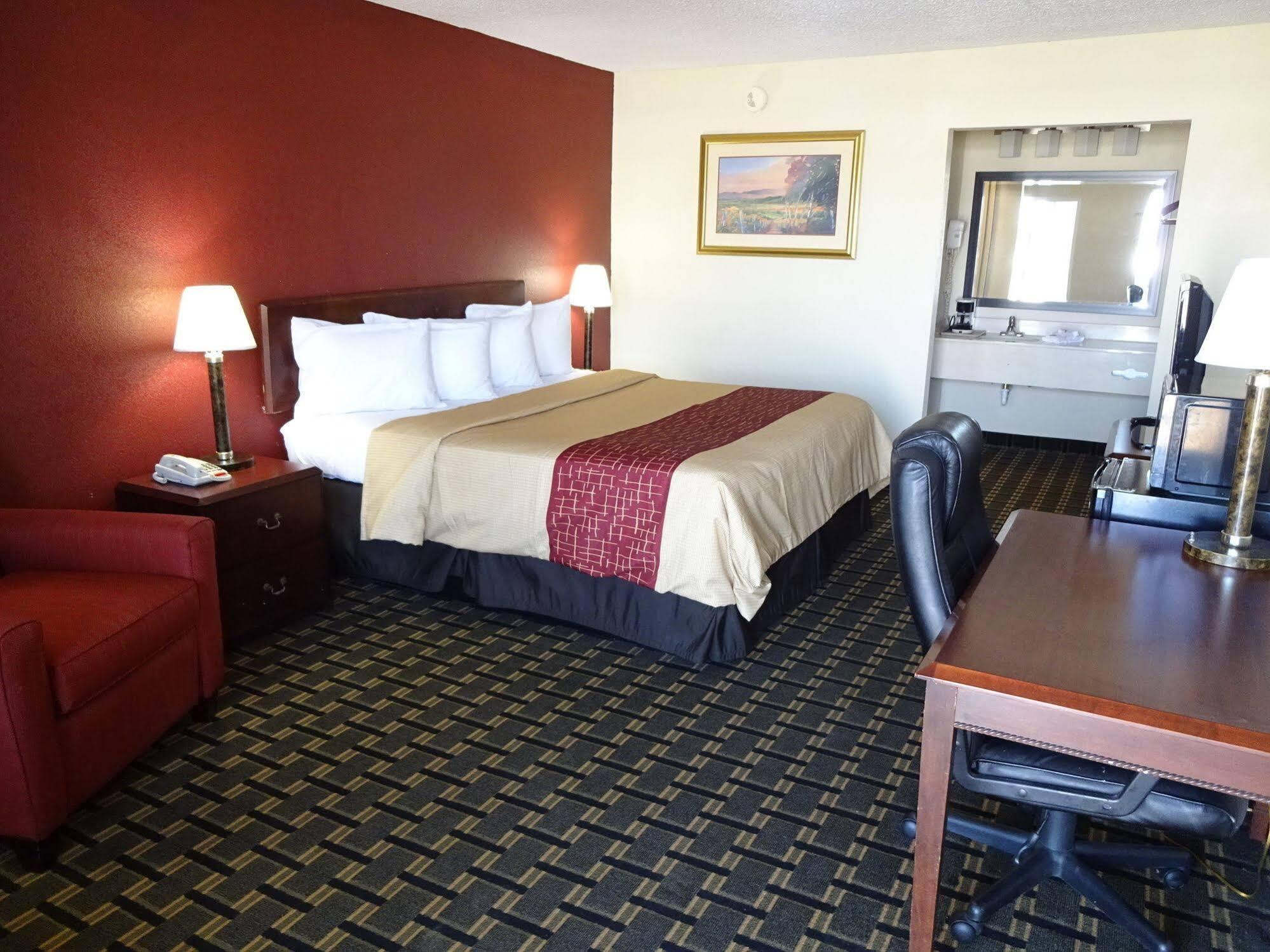 Red Roof Inn & Suites Greenwood, Sc Exterior photo