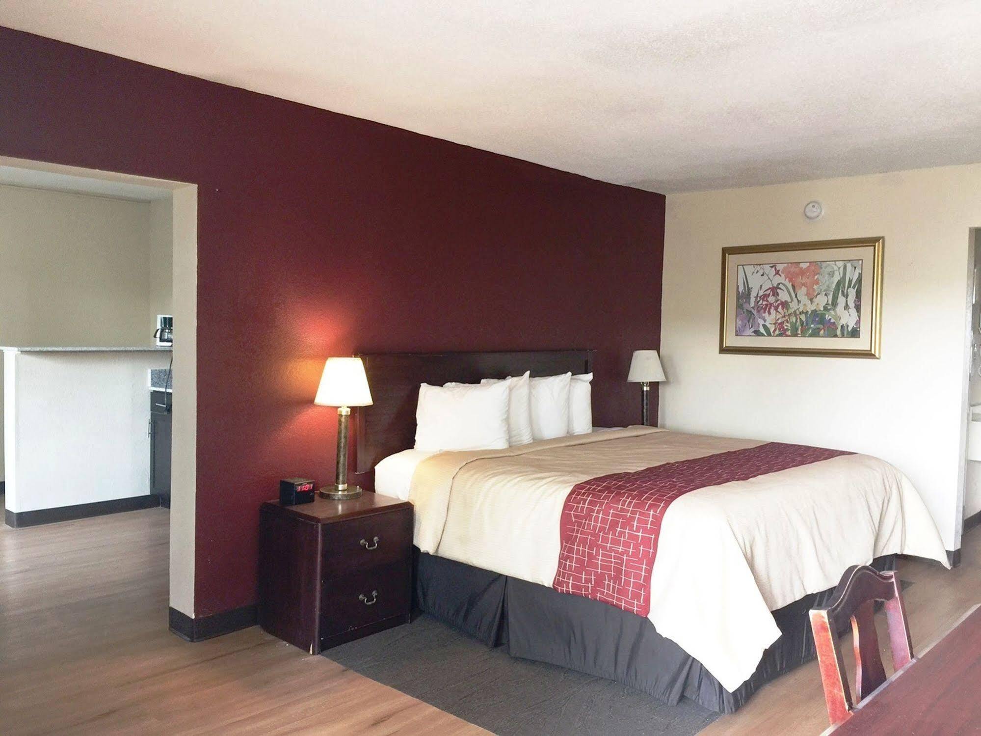 Red Roof Inn & Suites Greenwood, Sc Exterior photo